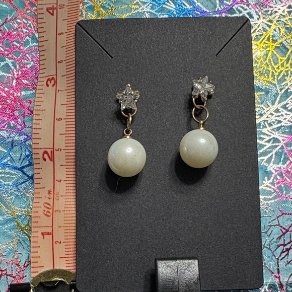 Jewelry - 🖤Starry White Pearl Dangle Earrings🖤